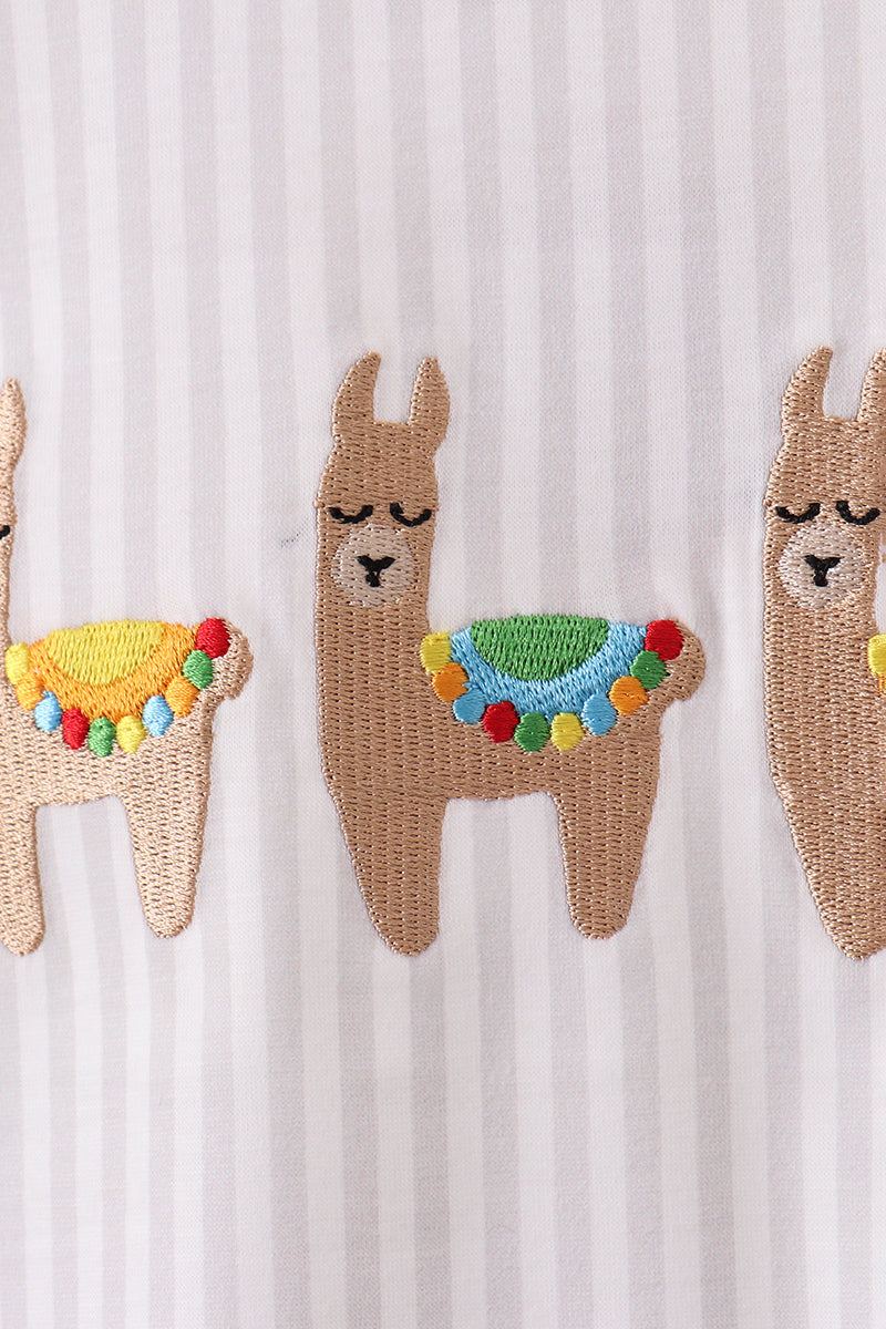 Brown alpaca embroidery top
